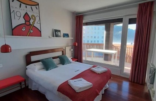 Zarautz Apartment | Oceanfront Getaway with Pool - Egona-MUS9 Beach Retreat