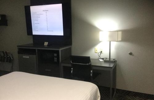 Muskogee Hotel | Family-Friendly Muskogee Inn: Accessible Stay with Kitchen