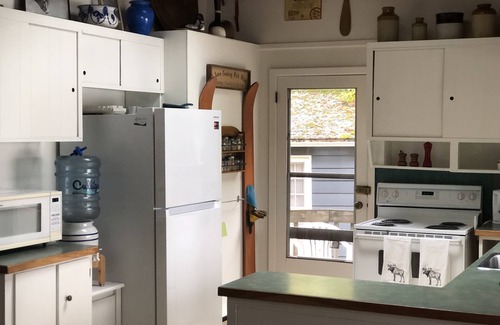 Torrance Cottage | Cozy Muskoka Cottage Near Bala with Lake Views & Amenities