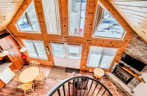 Muskoka Lakes Ski Chalet | Discover Muskoka Lakefront 3-Bdrm Chalet with Private Beach