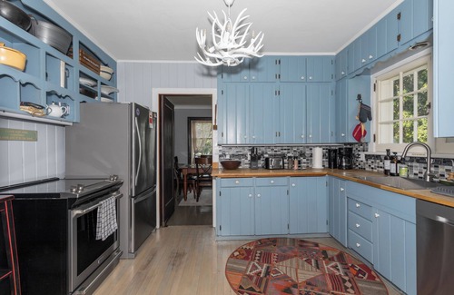 Windermere House | Experience Muskoka Manor: Lake Rosseau Retreat with Sauna