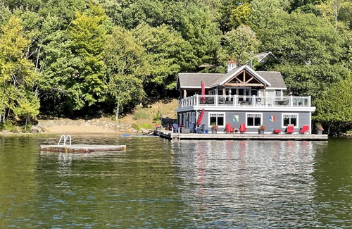 Minett Cottage | Pet-Friendly Muskoka Paradise with Ocean and Lake Views