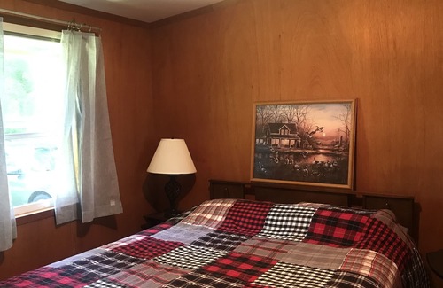 Port Stanton Cottage | Muskoka Point Zen - Lake Beach HotTub Wifi Toys. SUMMER MINIMUM 3 Nights
