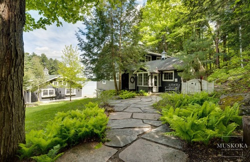 Muskoka Lakes House | Muskoka Retreat in Prime Location for Family Getaways