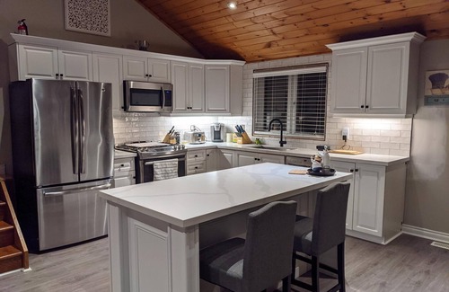 Utterson House | Lakefront Retreat: Muskoka Viceroy Home with Pool & Spa