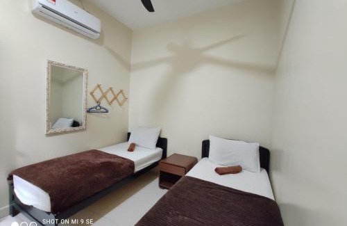 Hutan Kampung House | Family-Friendly Muslim-Only Hotel with Pool & Free WiFi