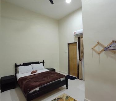 Hutan Kampung House | Family-Friendly Muslim-Only Hotel with Pool & Free WiFi