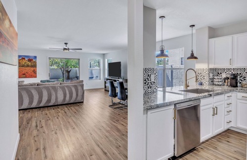 Mirador Estates House | Discover a 3-Bedroom Downtown Gilbert Gem with Ocean Views