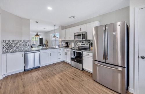 Mirador Estates House | Discover a 3-Bedroom Downtown Gilbert Gem with Ocean Views