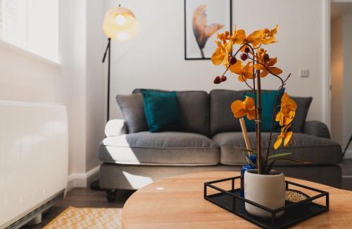 Leicester Apartment | Vibrant Contemporary Two Bed Apartment Ideal for Families
