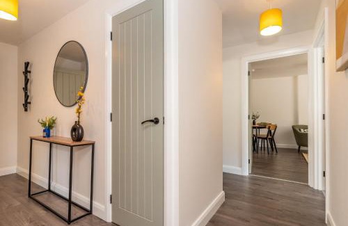 Leicester Apartment | Vibrant Contemporary Two Bed Apartment Ideal for Families