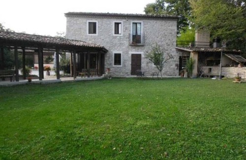 Casalciprano House | Delightful Getaway: Pet & Child Friendly Experience Awaits