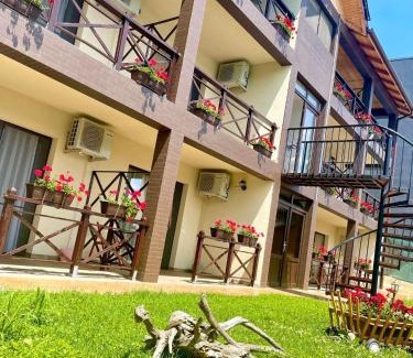 Orsova House | Explore Mustaciosul Dunarii: Guest Rated 9.8 with Ocean Views