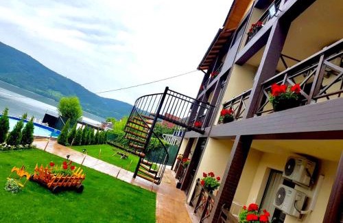 Orsova House | Explore Mustaciosul Dunarii: Guest Rated 9.8 with Ocean Views