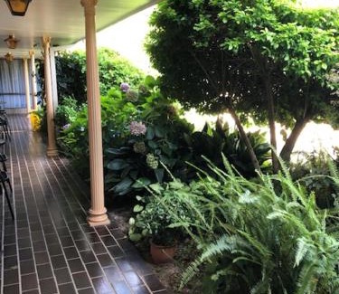 Muswellbrook Hotel | Relax at Muswellbrook Motor Inn with Pool and Oceanfront Views