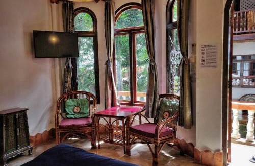 Nong Khai House | Budget-Friendly Mut Mee Garden Guest House with Restaurant