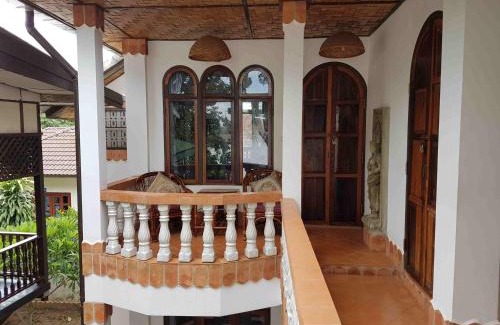 Nong Khai House | Budget-Friendly Mut Mee Garden Guest House with Restaurant