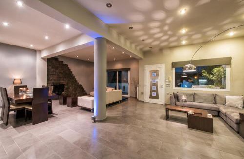Agrilia Villa | Elegant Muthee Private Villa with Oceanfront Pool & Spa