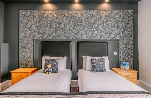 Westcliff-on-Sea Hotel | Comfortable Muthu Westcliff Hotel Near London Southend Airport