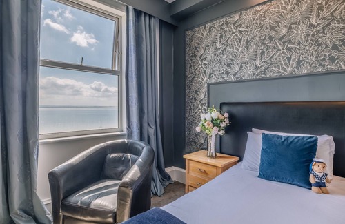 Westcliff-on-Sea Hotel | Comfortable Muthu Westcliff Hotel Near London Southend Airport