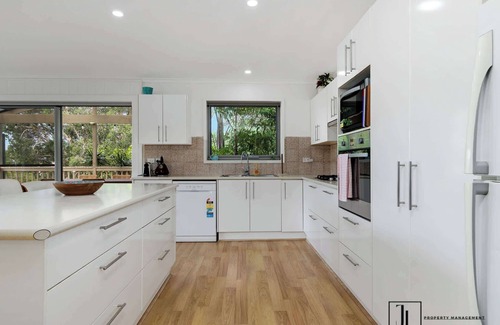 Malua Bay House | Muwarra Beach House | Pet-Friendly, Walk to Beach