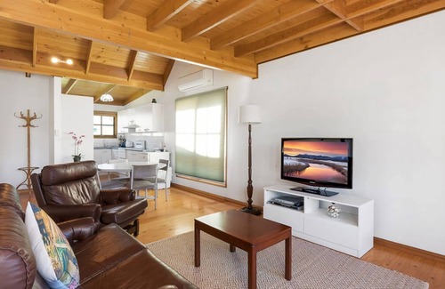 Malua Bay House | Muwarra Cottage Malua Bay