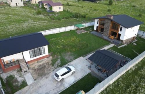 Likani Cabin | Cozy MV Cottages: Family & Pet-Friendly Retreat Awaits