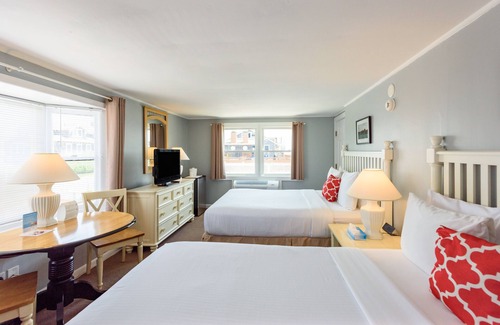 Oak Bluffs Hotel | Relax at MV Surfside Hotel with Ocean Views & Family Amenities