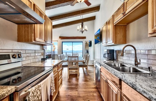 Tahoe Village Cabin | Experience MV50 Grand Lodge Lake Tahoe with Game Room & Spa