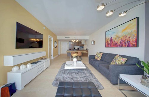 Downtown Miami Apartment | Stylish Apartment at Icon Brickell with River & City Views