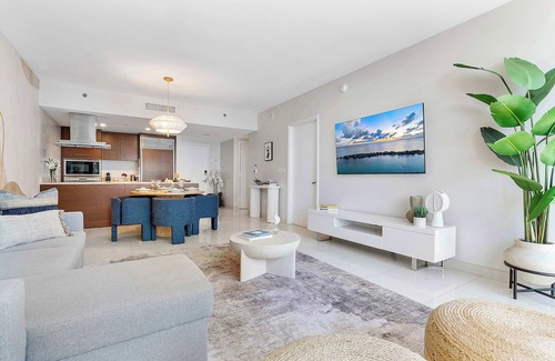Downtown Miami Apartment | High Floor Apartment at Icon Brickell Miami: Urban Escape!
