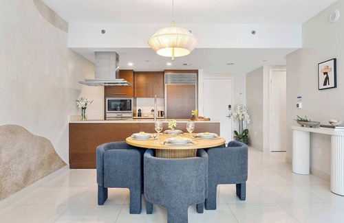 Downtown Miami Apartment | High Floor Apartment at Icon Brickell Miami: Urban Escape!
