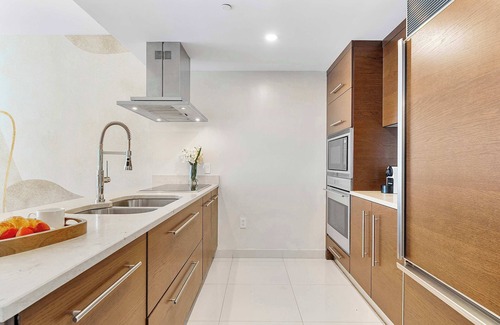 Downtown Miami Apartment | High Floor Apartment at Icon Brickell Miami: Urban Escape!