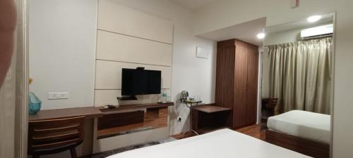 Mahindra World City Hotel | Experience Oceanfront Bliss at MWC Club by Downtown