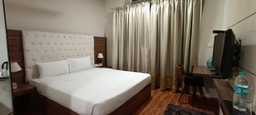 Mahindra World City Hotel | Experience Oceanfront Bliss at MWC Club by Downtown