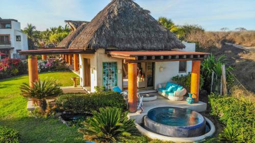 Petacalco House | Beachfront Irekua House in Ixtapa - Rated 9/10 by Guests