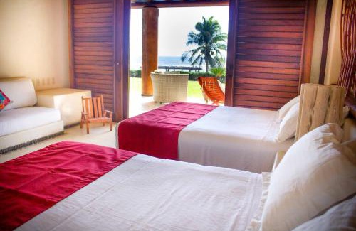 Petacalco House | Beachfront Irekua House in Ixtapa - Rated 9/10 by Guests
