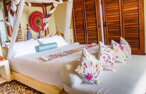 Petacalco House | Beachfront Irekua House in Ixtapa - Rated 9/10 by Guests