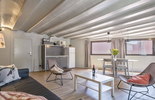 Gothic Quarter Apartment | Oceanfront Bliss at My Address in Plaza Real
