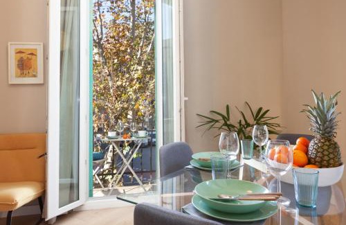 Poblenou Apartment | Relax at My Address on the Beach with Family and Pets