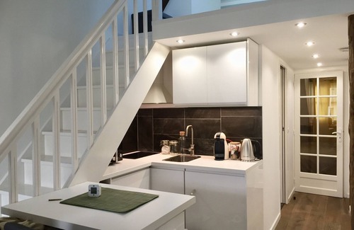 Notre Dame Apartment | Stylish Retreat: Your Ideal Getaway at My Apartment