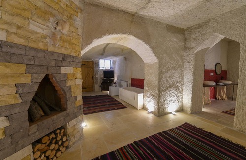 Nar Hotel | Cozy My Cave Suites: Spa Bliss & Family Amenities Await!