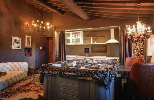 Ponte Buriano Apartment | Indulge at My Chocolate Spa with Relaxing Hot Tub Access