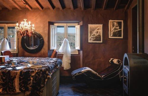 Ponte Buriano Apartment | Indulge at My Chocolate Spa with Relaxing Hot Tub Access