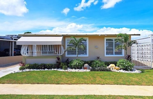 Centro Tradicional House | Escape to a Dream Home with Ocean Views in Bayamón