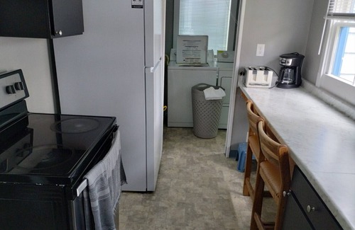 Campbell Park House | Cozy Retreat: Family-Friendly Stay with Free Laundry & Wi-Fi