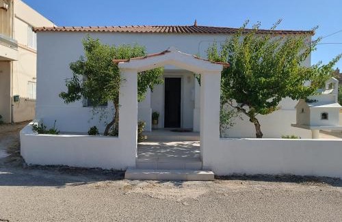 Skoutelonas House | Welcoming My Grandparents' Home: Rated 9.3/10 & Family Friendly
