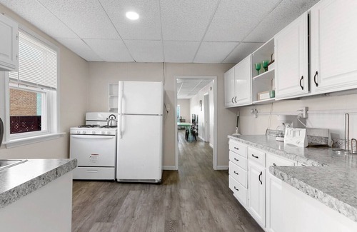 De Pere Apartment | Discover My Happy Place 2: Family-Friendly Retreat in De Pere