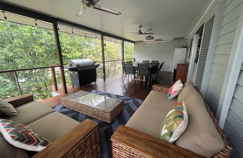 Somerset Dam House | Discover My Happy Place at Somerset Dam - Rated 9.8/10!