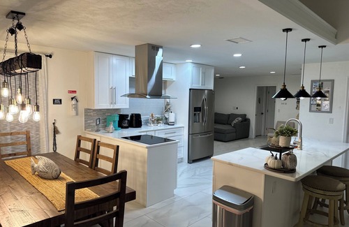 Mount Dora House | Serene Lakefront Retreat with Pool, Spa & Family Amenities